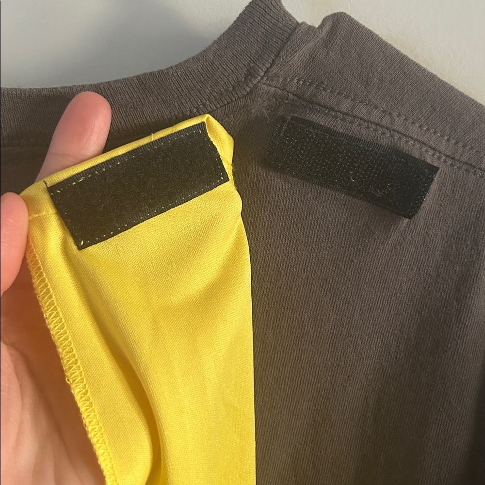 BATMAN Tshirt with Cape Mens XL - Picture 6 of 7